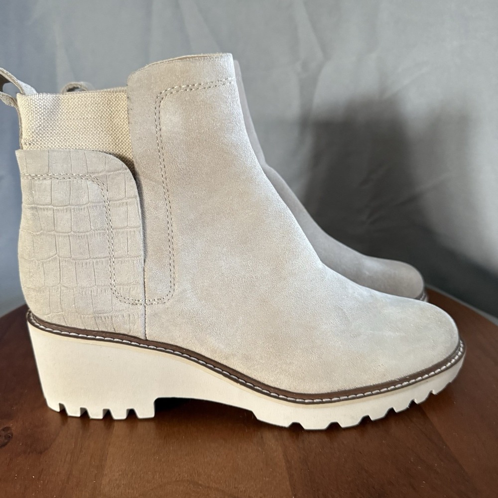 Dolce Vita Chelsea Ankle Boots Beige Suede Croc Embossed Wedge Lug Sole Women 11